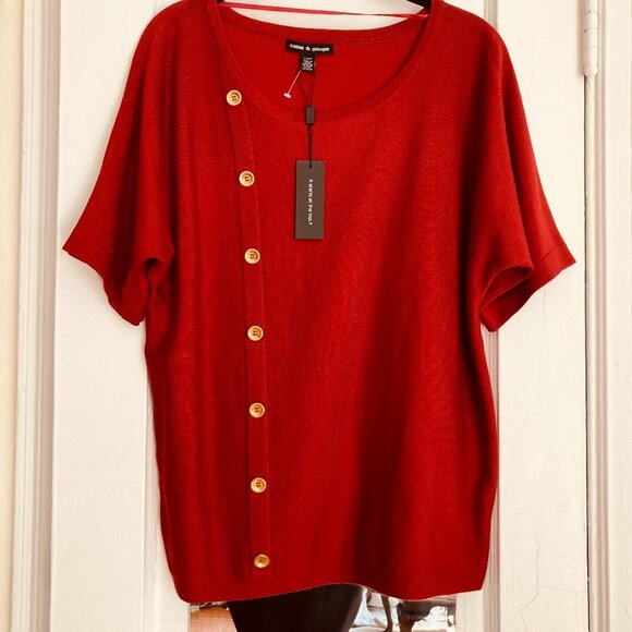 Cable & Gauge Tops - NWT Red Knit Short Sleeved Top With Gold Buttons